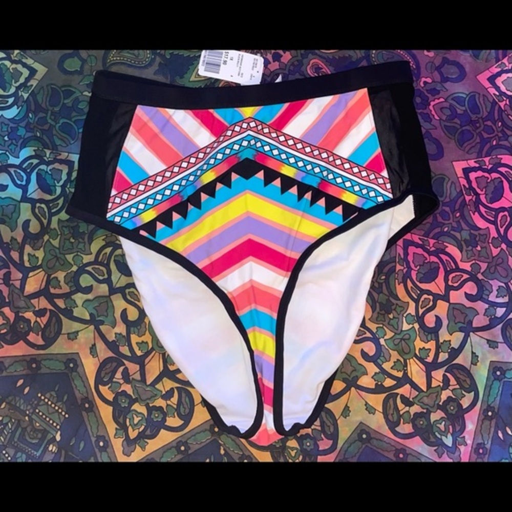 Forever 21+ Aztec Colorblocked Bikini Set. Size 1X. - Picture 4 of 6